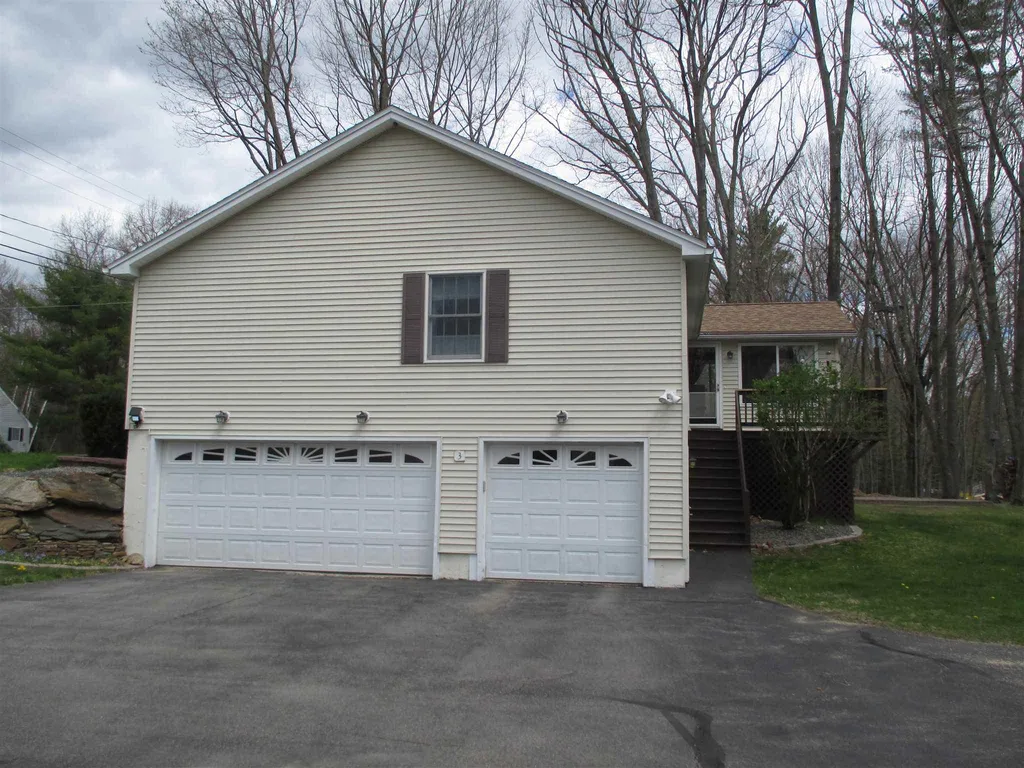3 Capitol Circle Rochester NH 03867