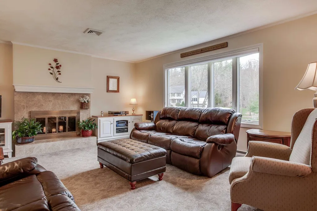 10 Jay Drive Londonderry NH 03053