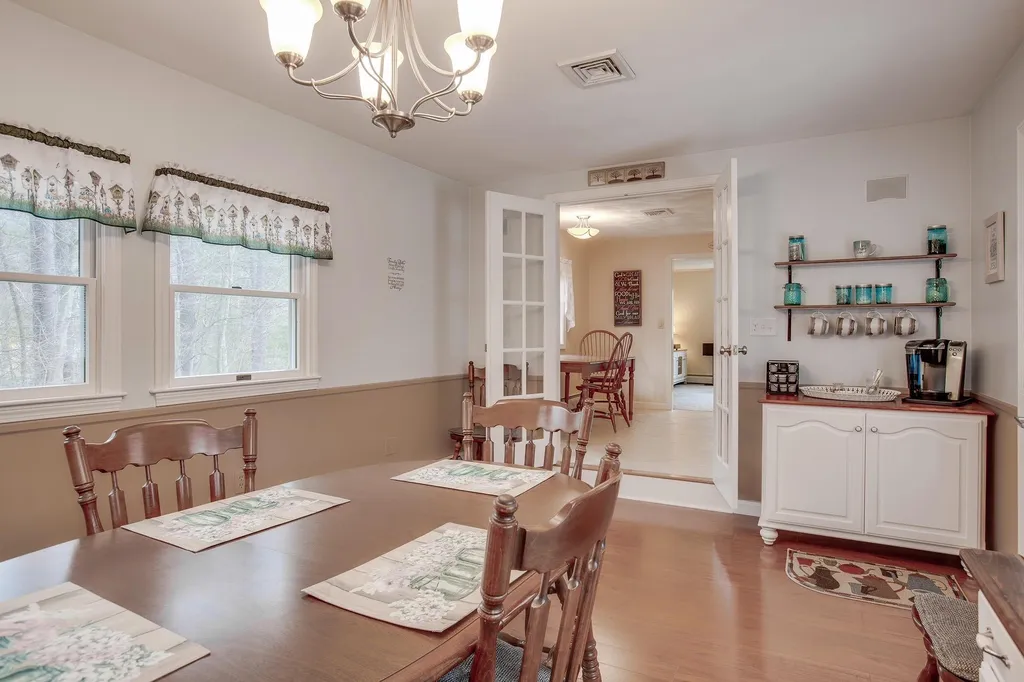 10 Jay Drive Londonderry NH 03053