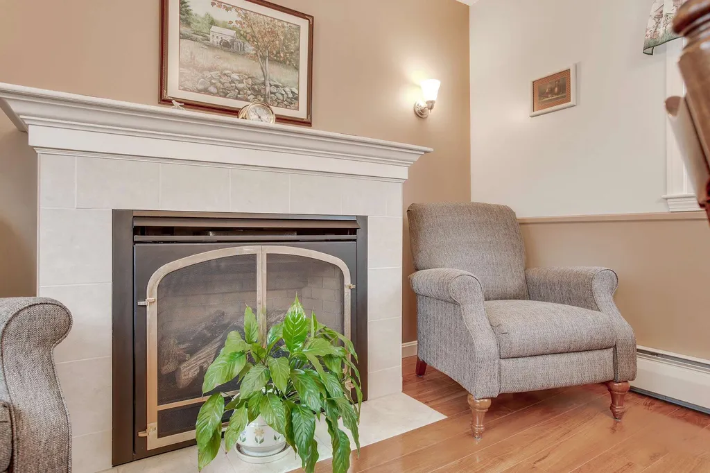 10 Jay Drive Londonderry NH 03053