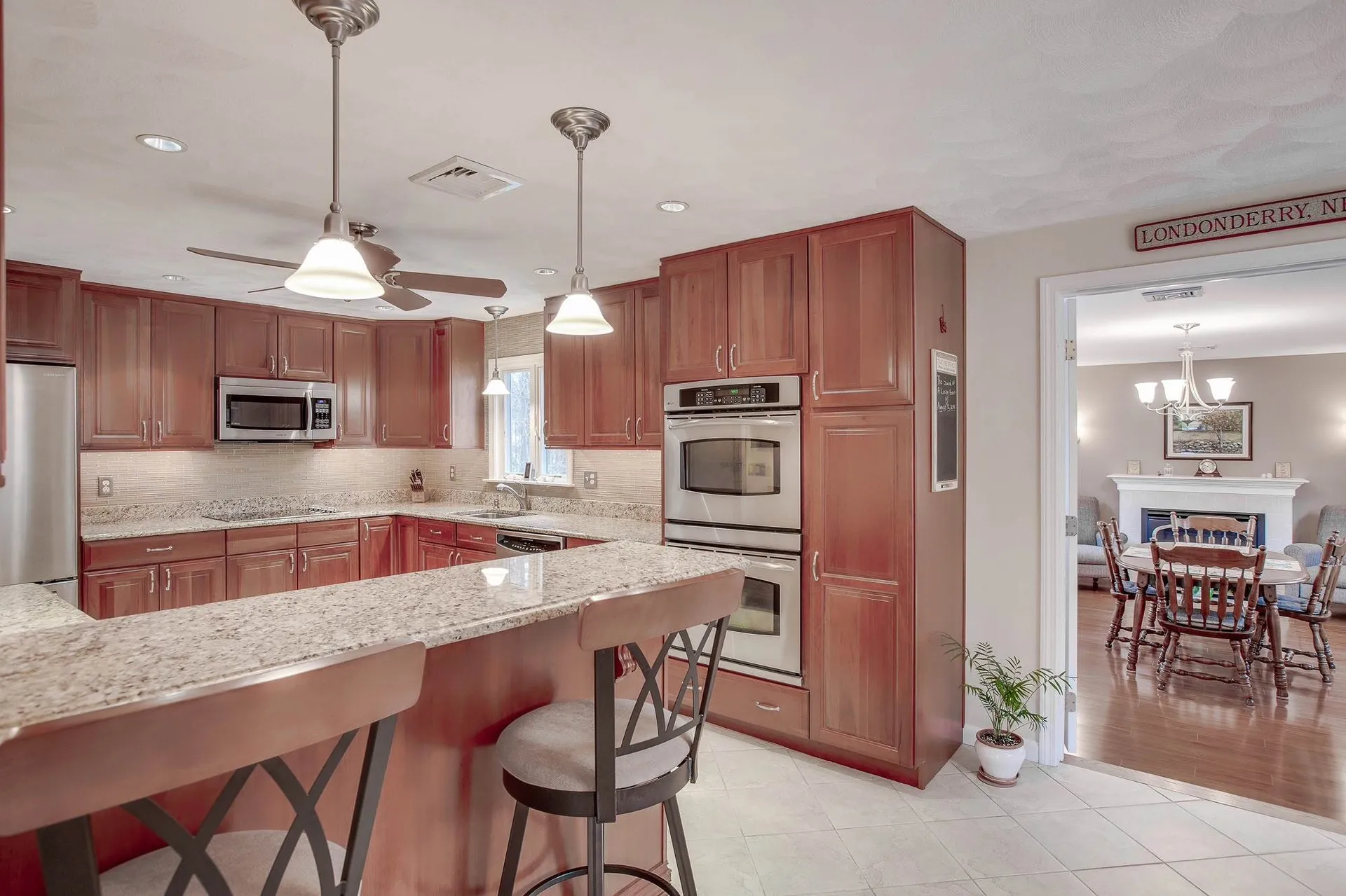 10 Jay Drive Londonderry NH 03053