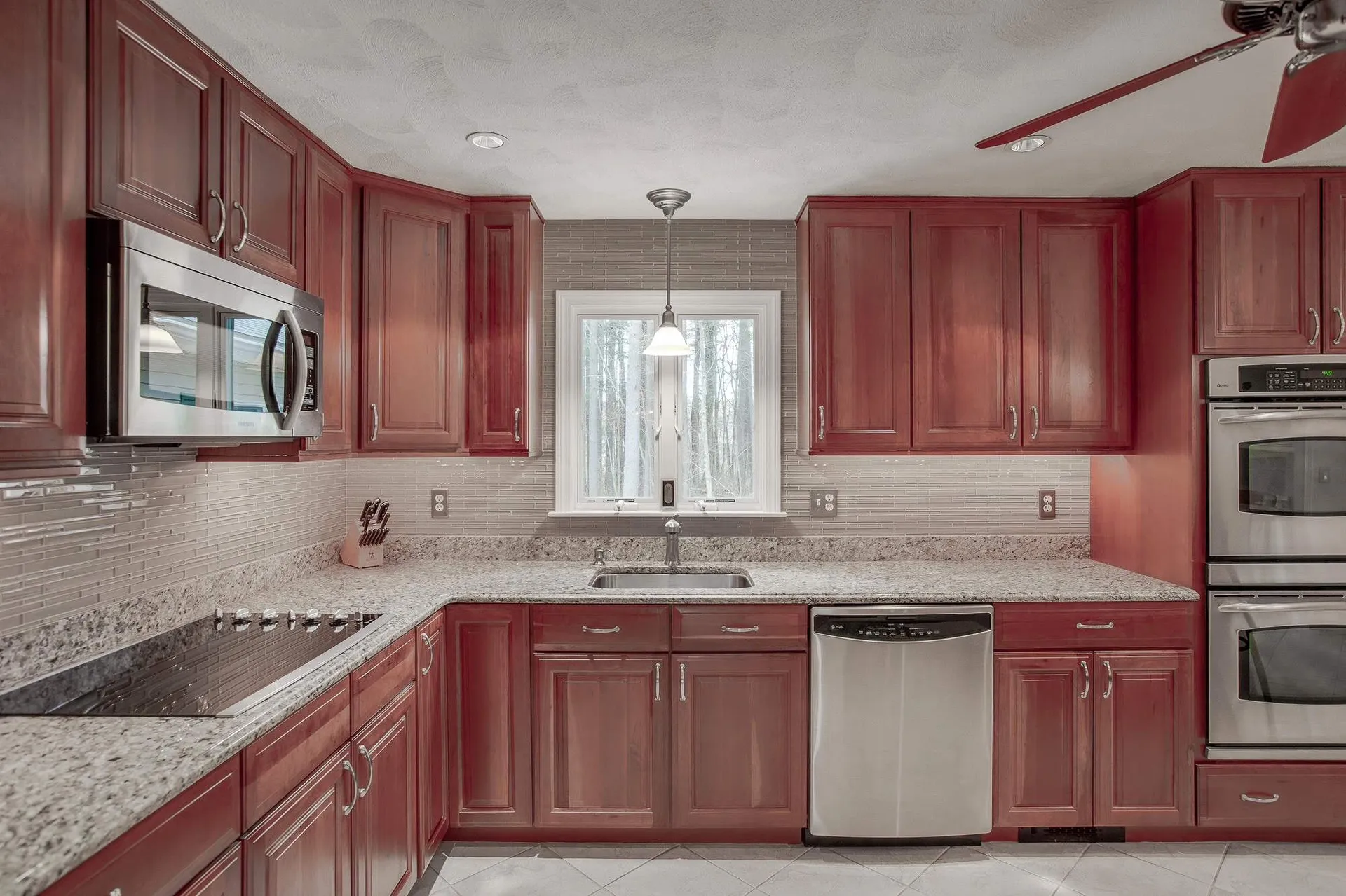 10 Jay Drive Londonderry NH 03053