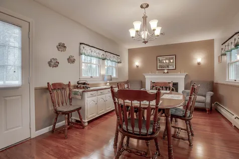 10 Jay Drive Londonderry NH 03053