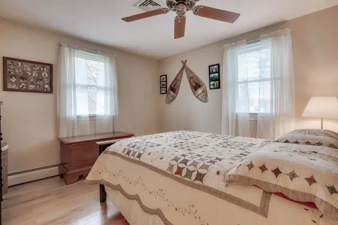 10 Jay Drive Londonderry NH 03053