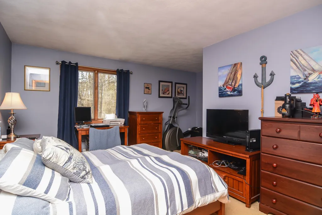 23 Woekel Circle Pelham NH 03076