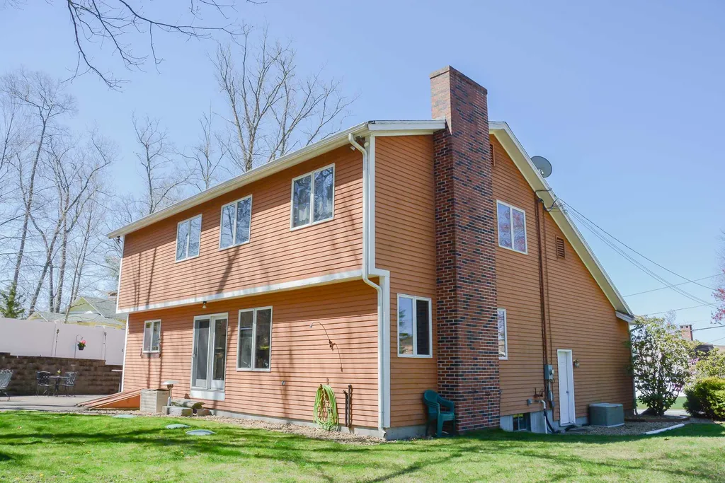 23 Woekel Circle Pelham NH 03076