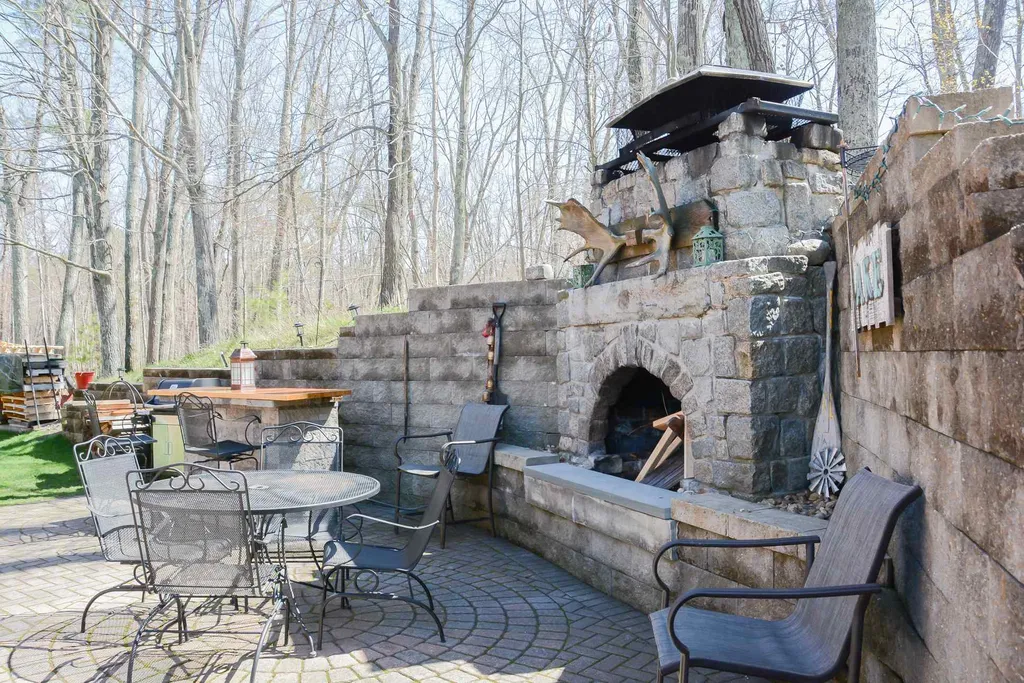 23 Woekel Circle Pelham NH 03076