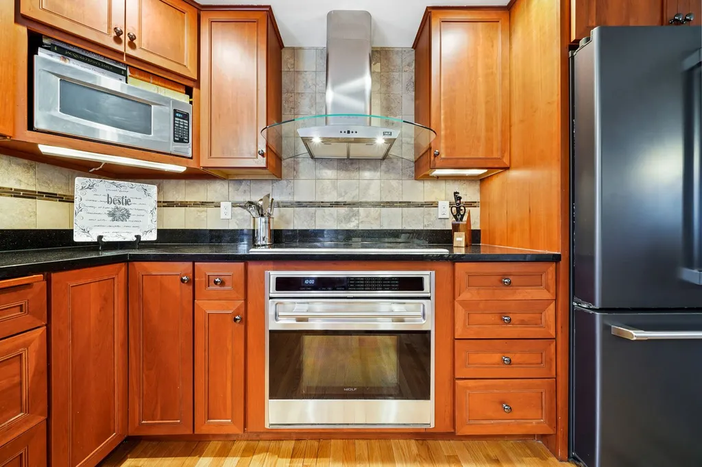 4 King John Drive Londonderry NH 03053