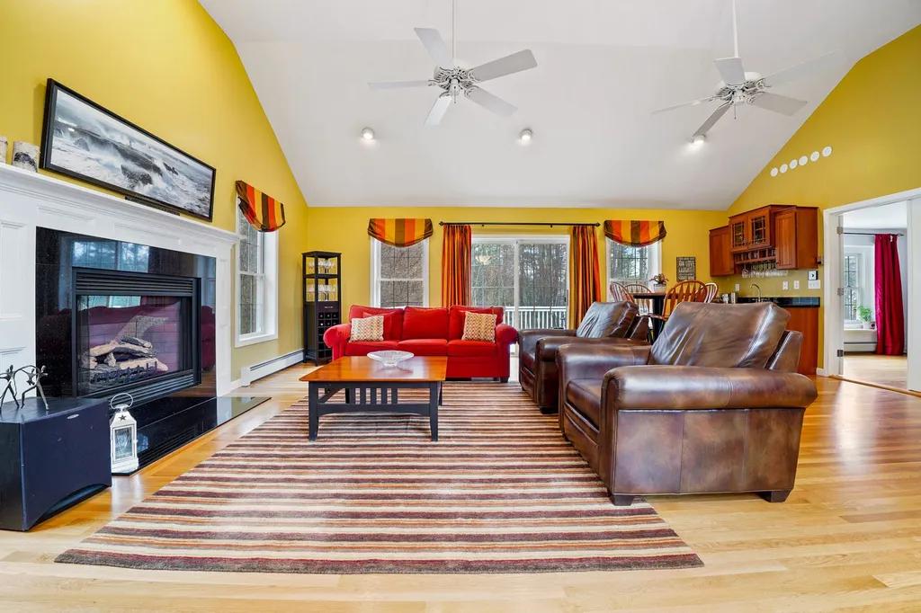 4 King John Drive Londonderry NH 03053