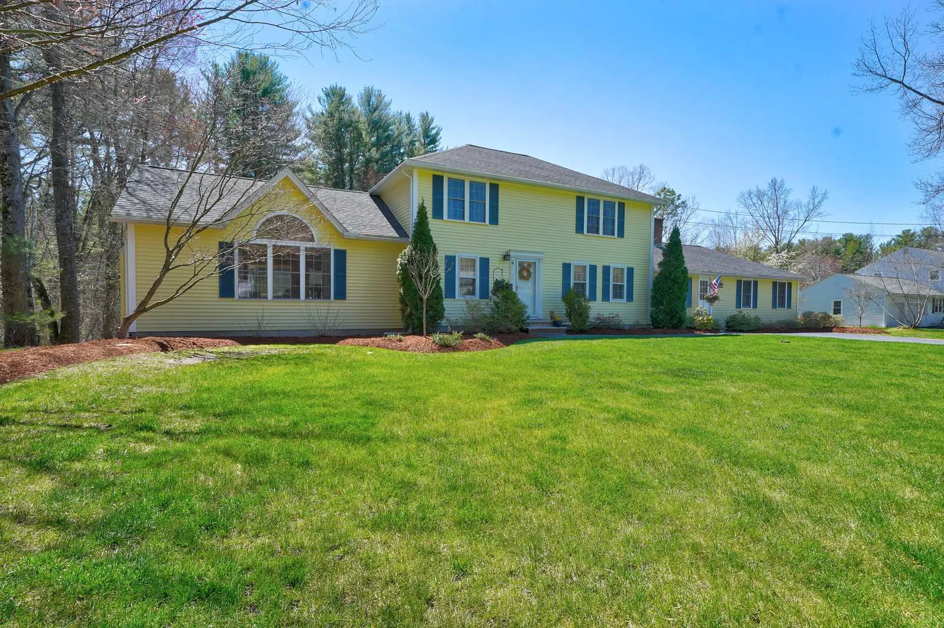 4 King John Drive Londonderry NH 03053