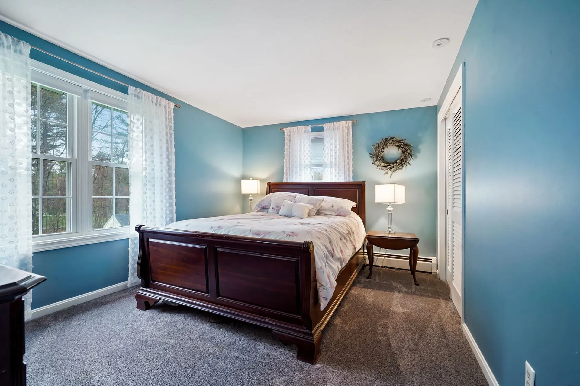 4 King John Drive Londonderry NH 03053