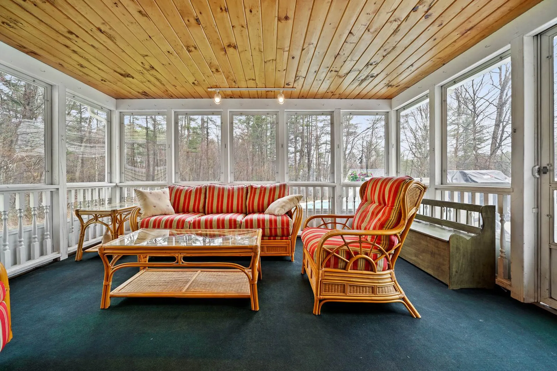 4 King John Drive Londonderry NH 03053