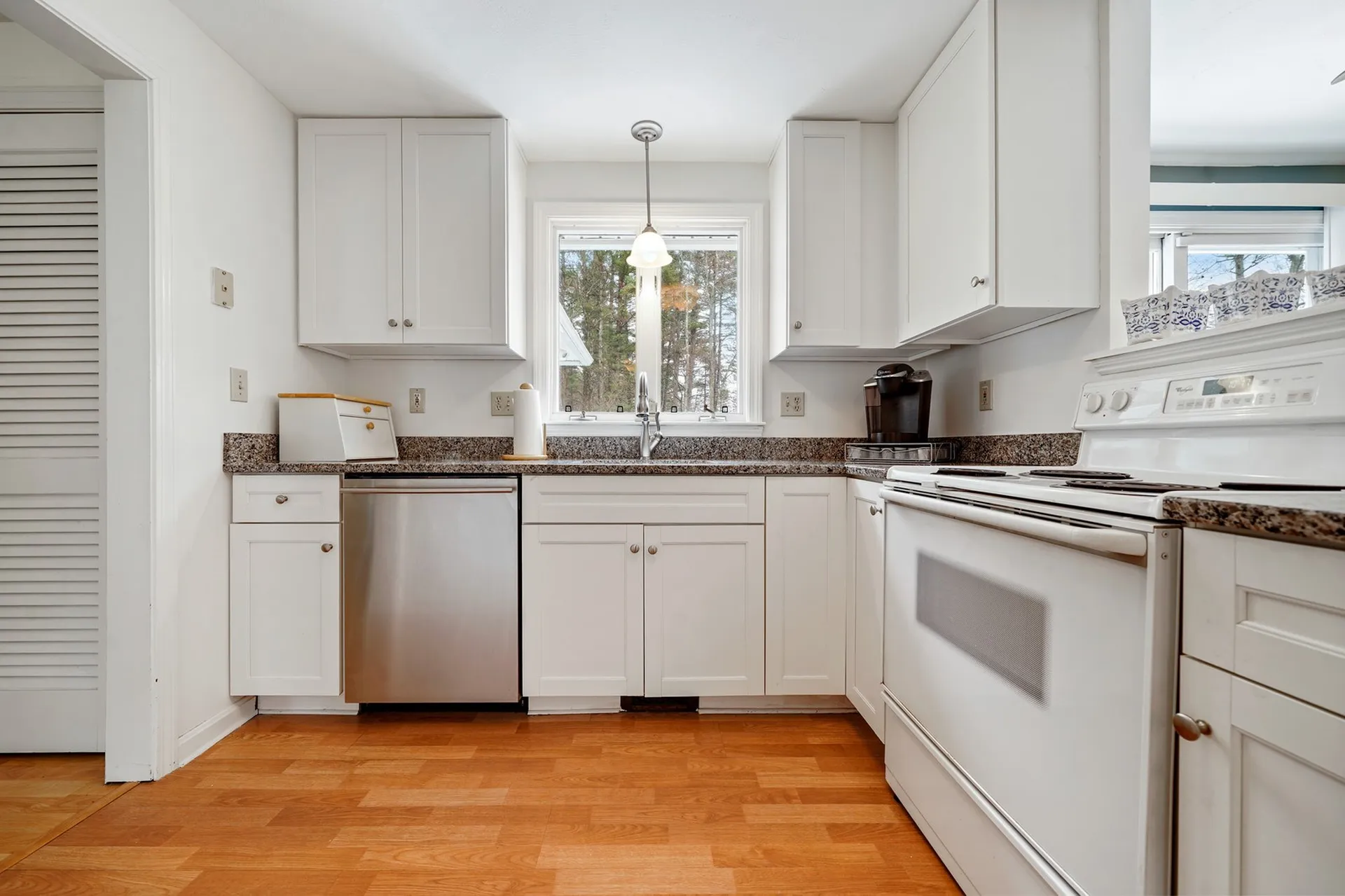 4 King John Drive Londonderry NH 03053