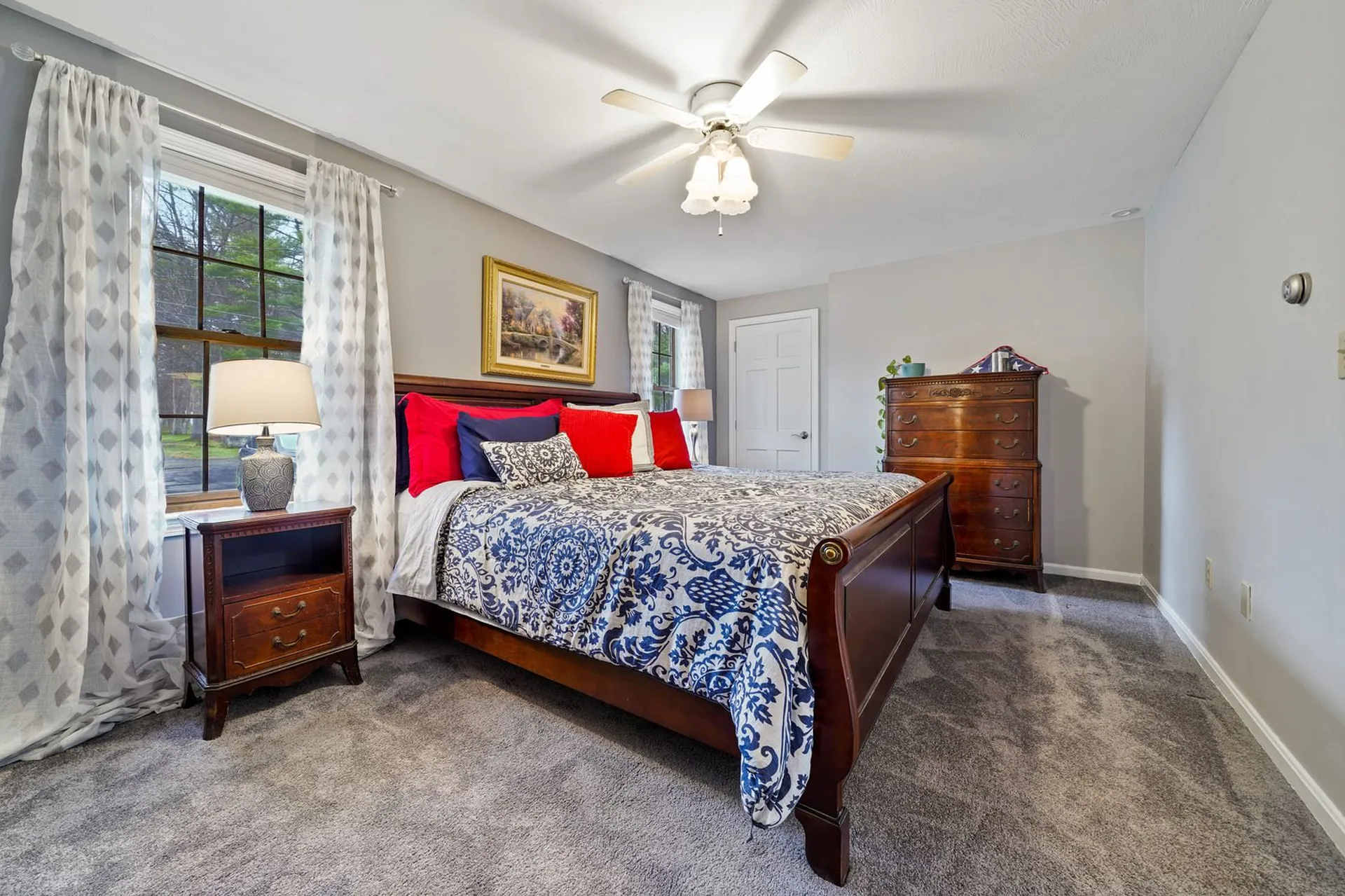 4 King John Drive Londonderry NH 03053