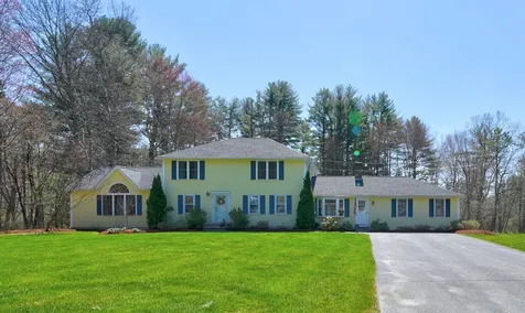 4 King John Drive Londonderry NH 03053