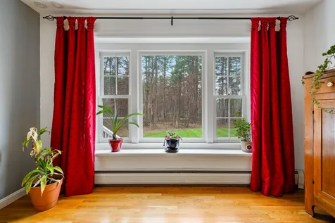 4 King John Drive Londonderry NH 03053
