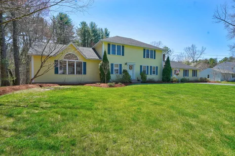 4 King John Drive Londonderry NH 03053