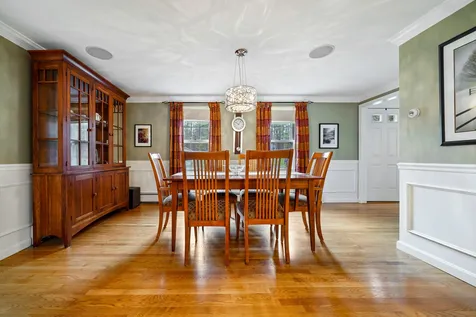 4 King John Drive Londonderry NH 03053