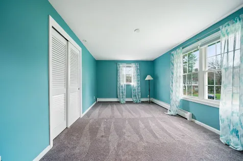 4 King John Drive Londonderry NH 03053