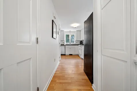 4 King John Drive Londonderry NH 03053