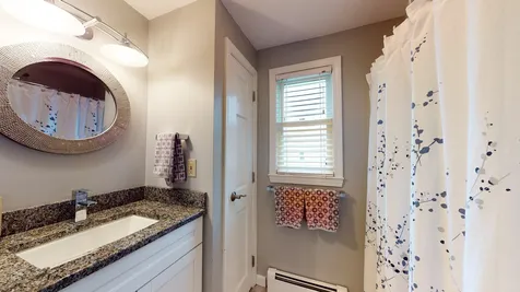 4 King John Drive Londonderry NH 03053