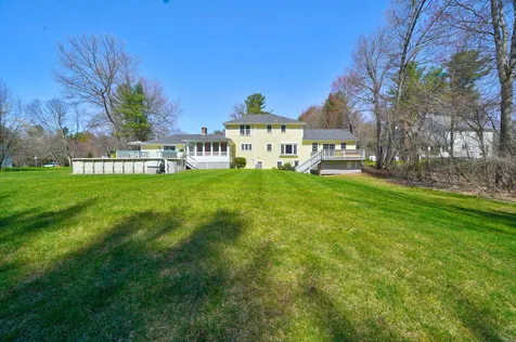 4 King John Drive Londonderry NH 03053