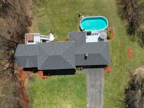 4 King John Drive Londonderry NH 03053