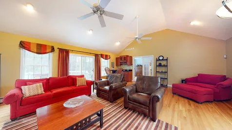4 King John Drive Londonderry NH 03053