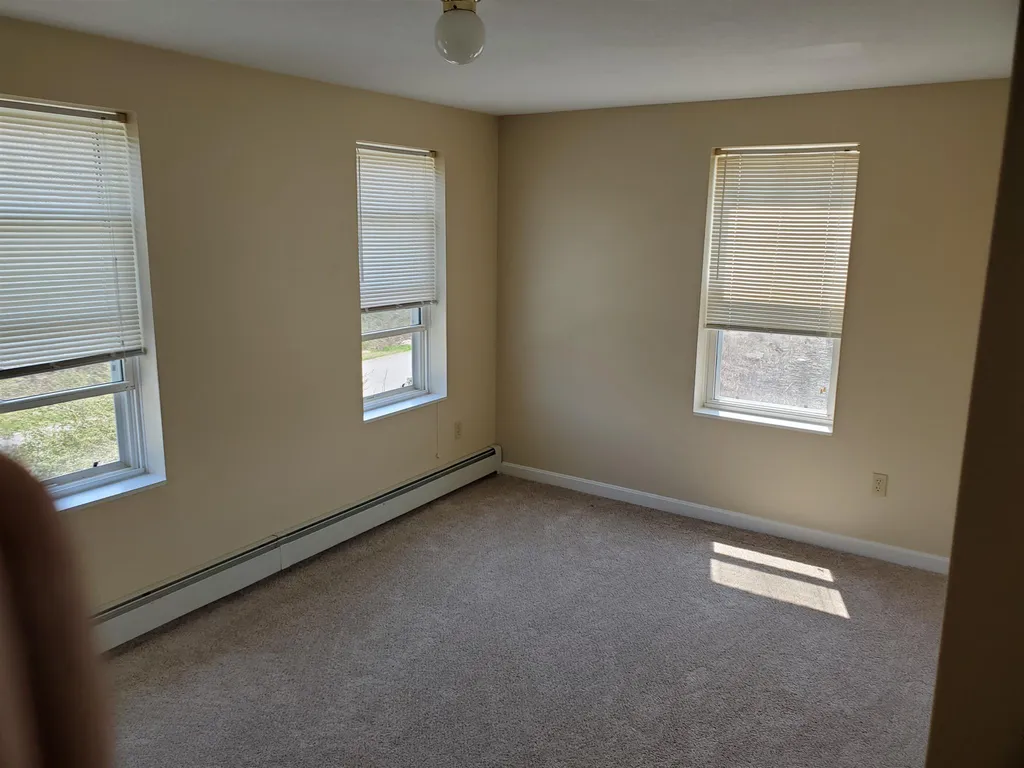 2 Shamrock Lane East Kingston NH 03827