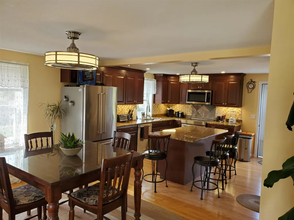 2 Shamrock Lane East Kingston NH 03827