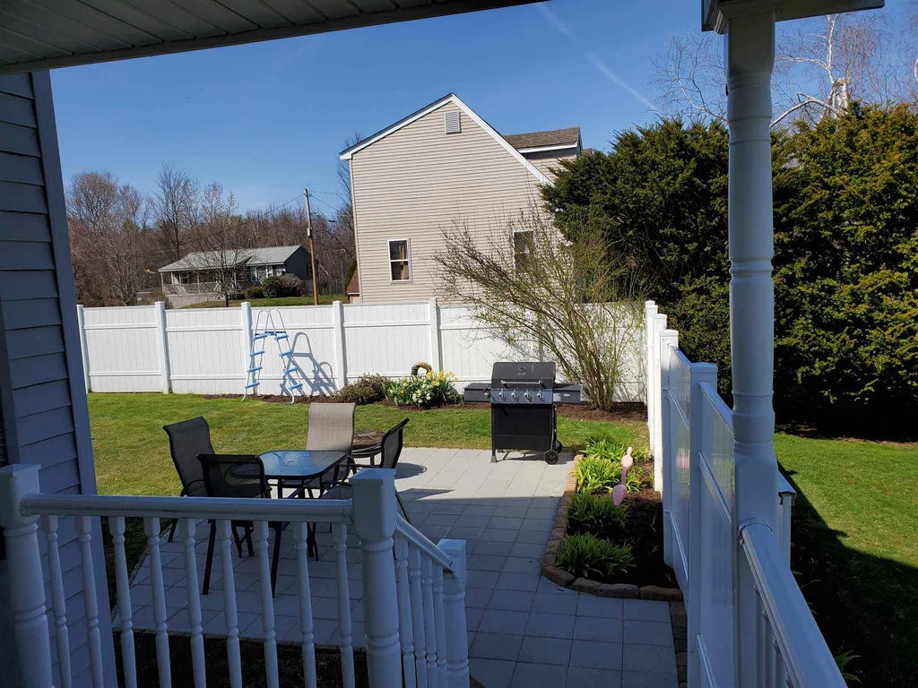 2 Shamrock Lane East Kingston NH 03827