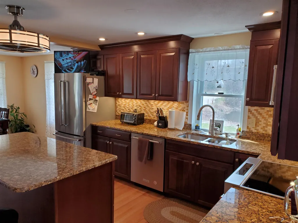 2 Shamrock Lane East Kingston NH 03827