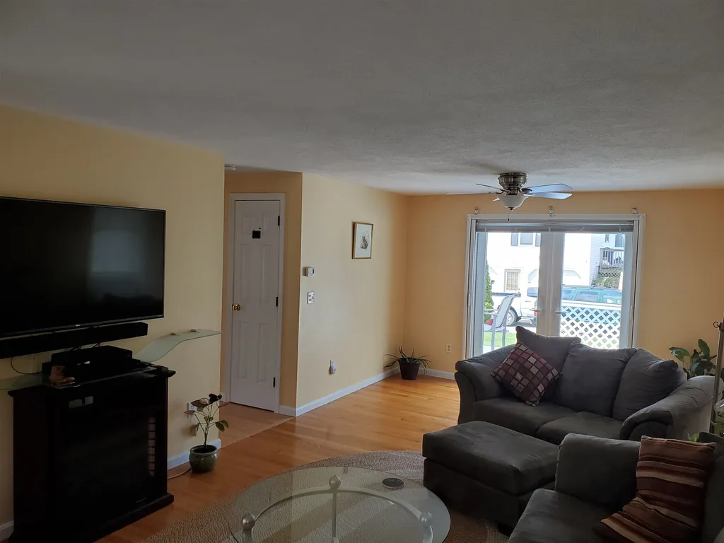 2 Shamrock Lane East Kingston NH 03827