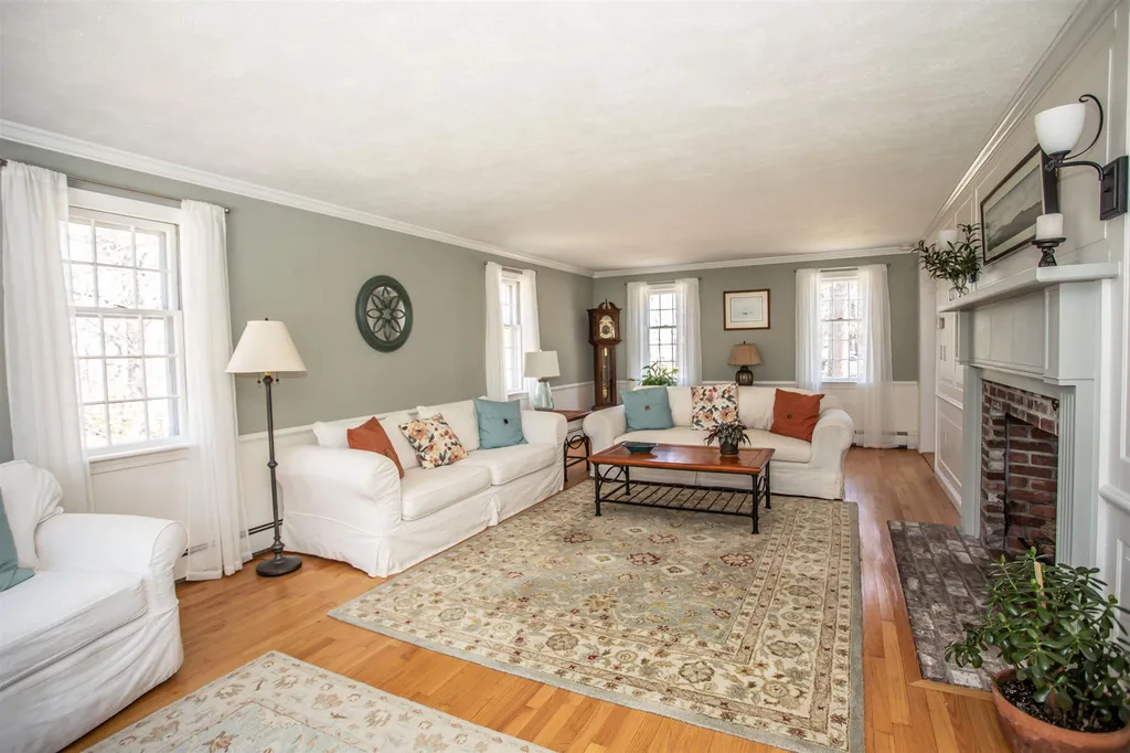 41 Indian Rock Road Nashua NH 03063