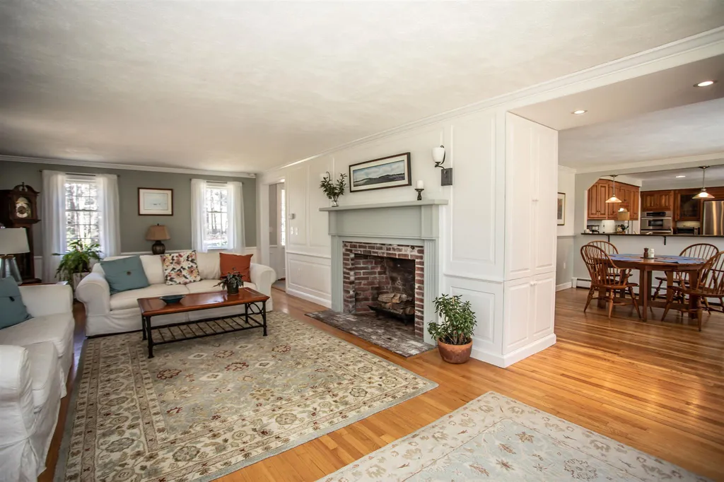 41 Indian Rock Road Nashua NH 03063