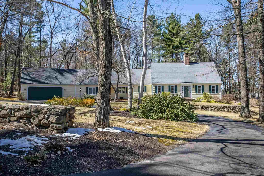 41 Indian Rock Road Nashua NH 03063