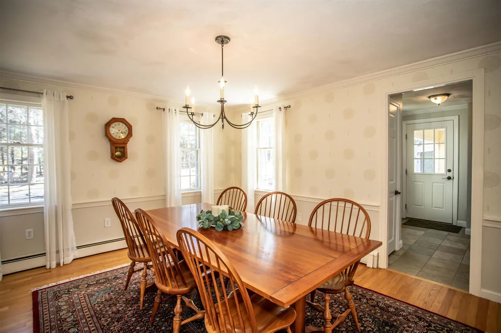 41 Indian Rock Road Nashua NH 03063