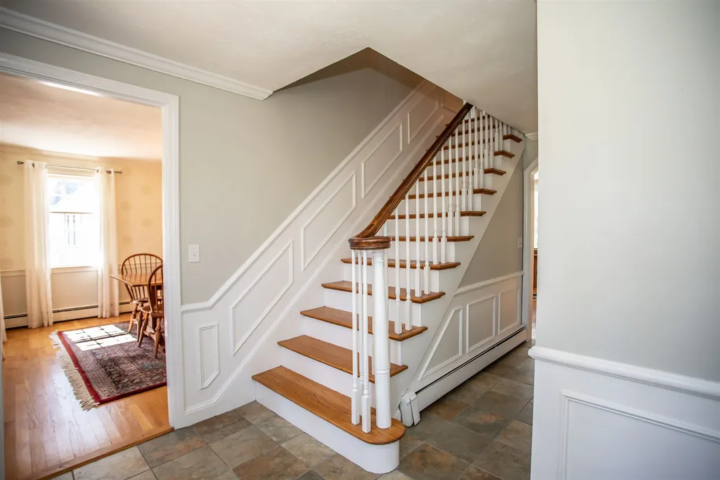 41 Indian Rock Road Nashua NH 03063