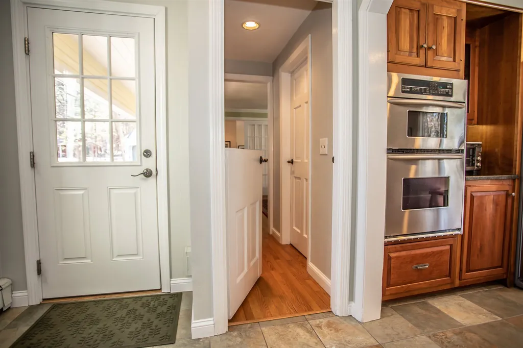 41 Indian Rock Road Nashua NH 03063