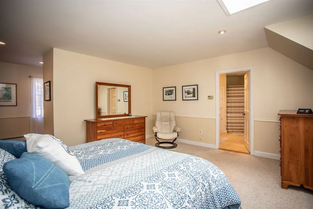 41 Indian Rock Road Nashua NH 03063