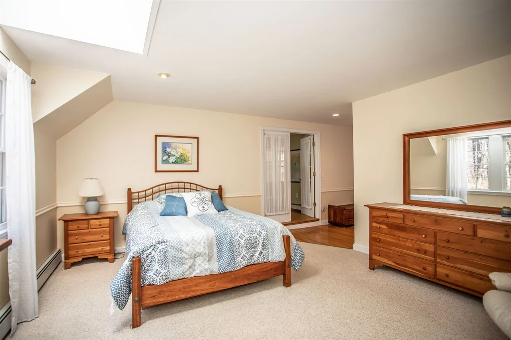 41 Indian Rock Road Nashua NH 03063
