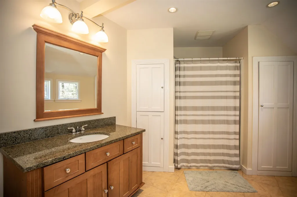 41 Indian Rock Road Nashua NH 03063