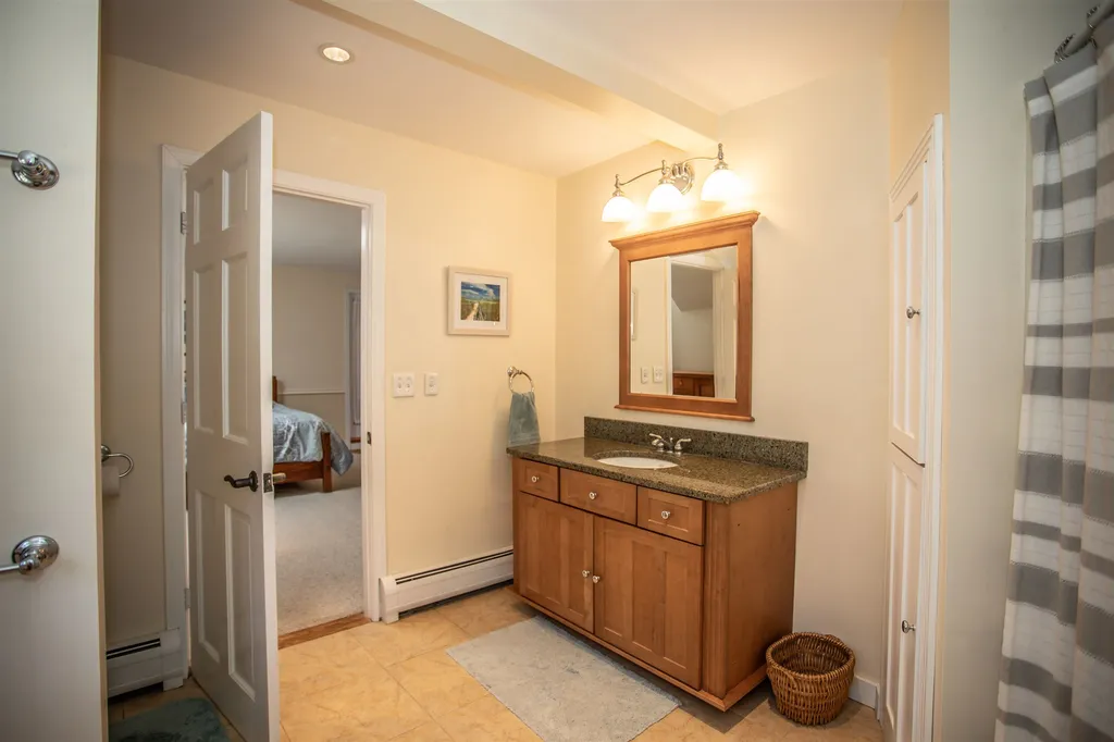 41 Indian Rock Road Nashua NH 03063