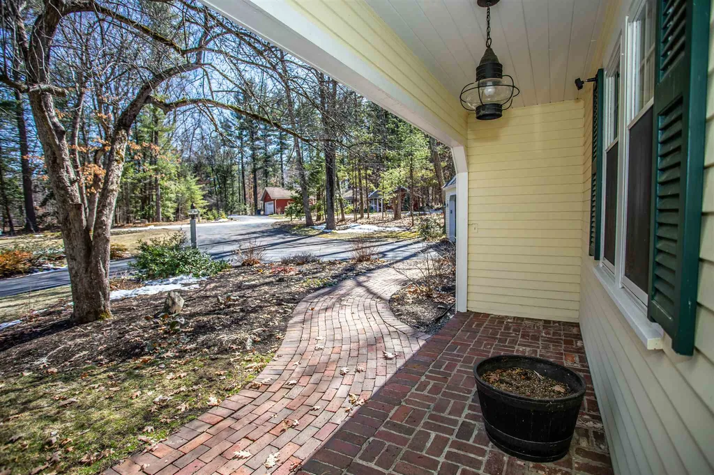 41 Indian Rock Road Nashua NH 03063