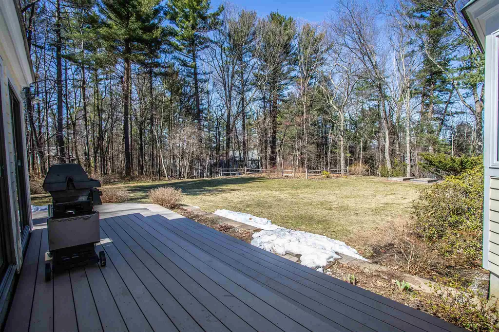 41 Indian Rock Road Nashua NH 03063