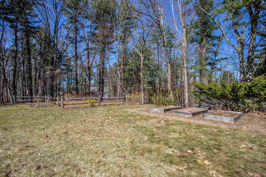 41 Indian Rock Road Nashua NH 03063