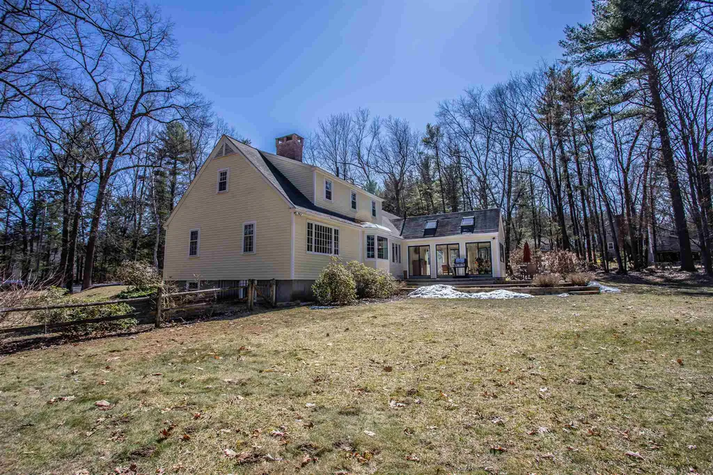 41 Indian Rock Road Nashua NH 03063
