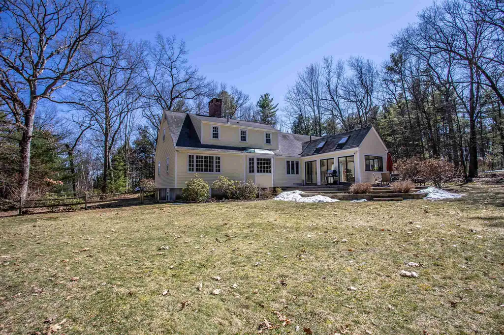 41 Indian Rock Road Nashua NH 03063