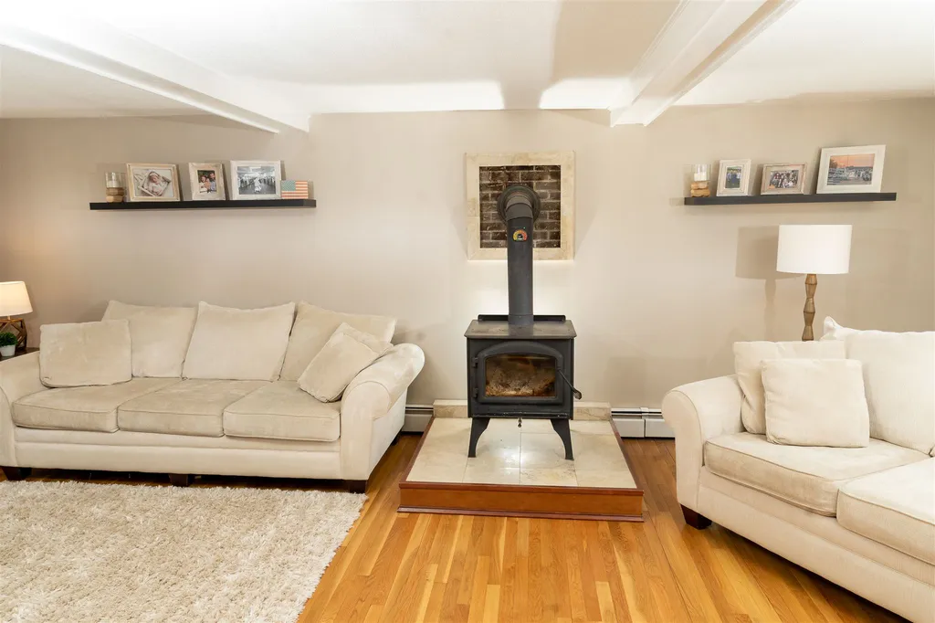 5 Gordon Road Derry NH 03038
