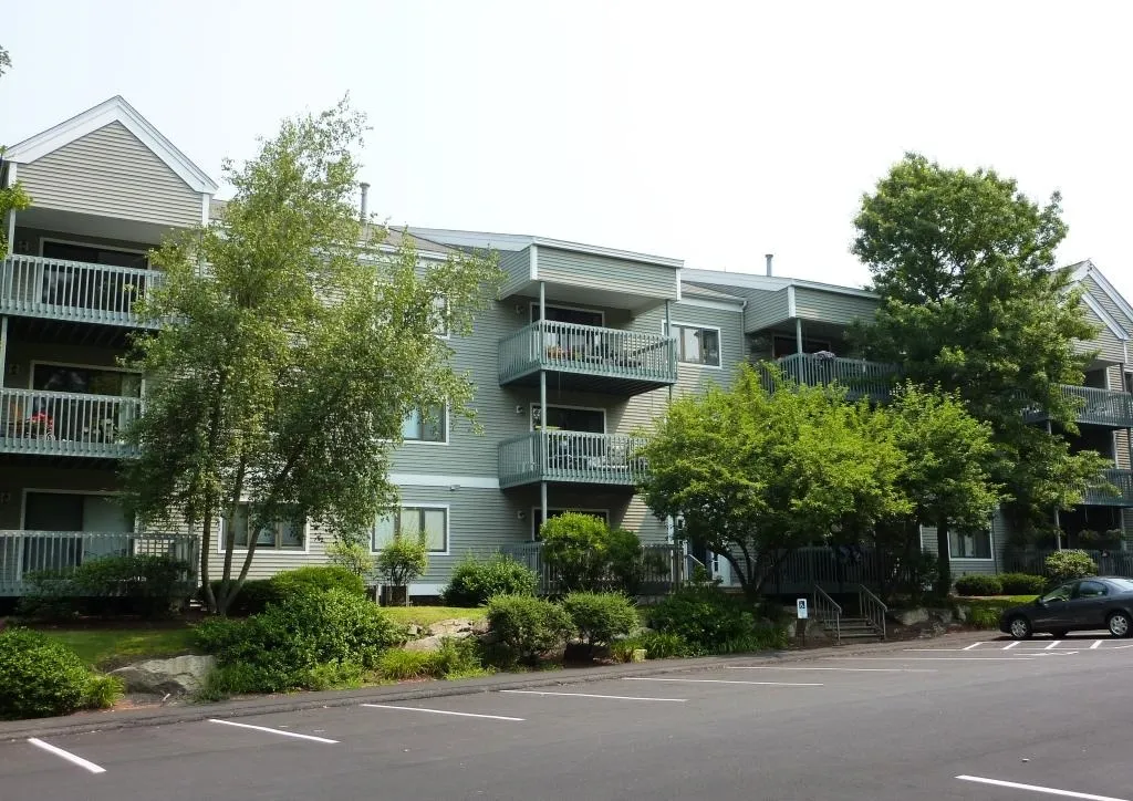 30-305 Ledgewood Hills Drive Nashua NH 03062